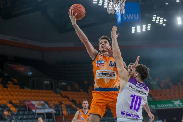 争议并存 争议并存