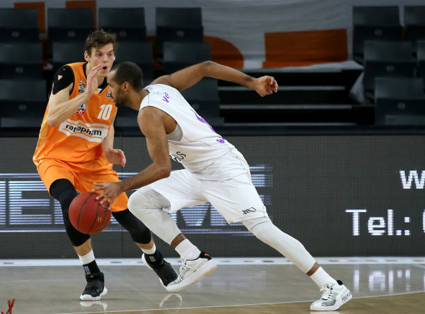 也极大鼓舞 也极大鼓舞