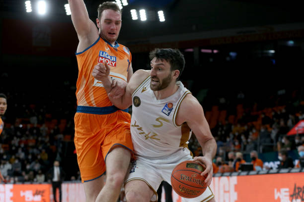 相比之下 相比之下