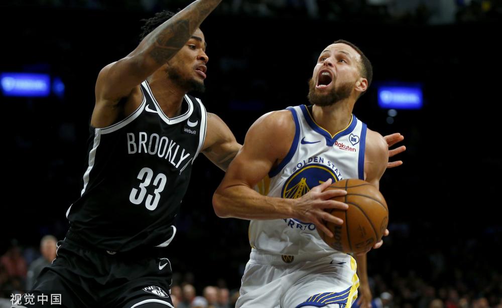 足球比赛中 足球比赛中