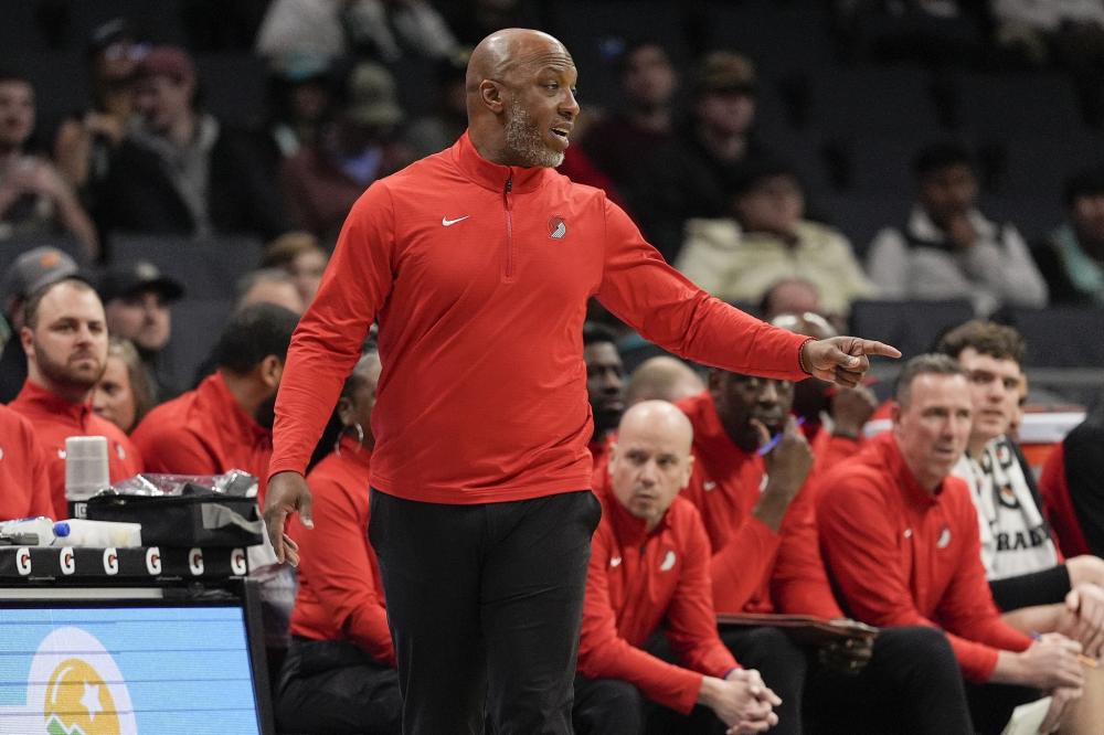 会通常由行 会通常由行